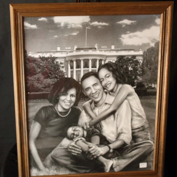 Obama Family Portrait - Picture 3 of 3